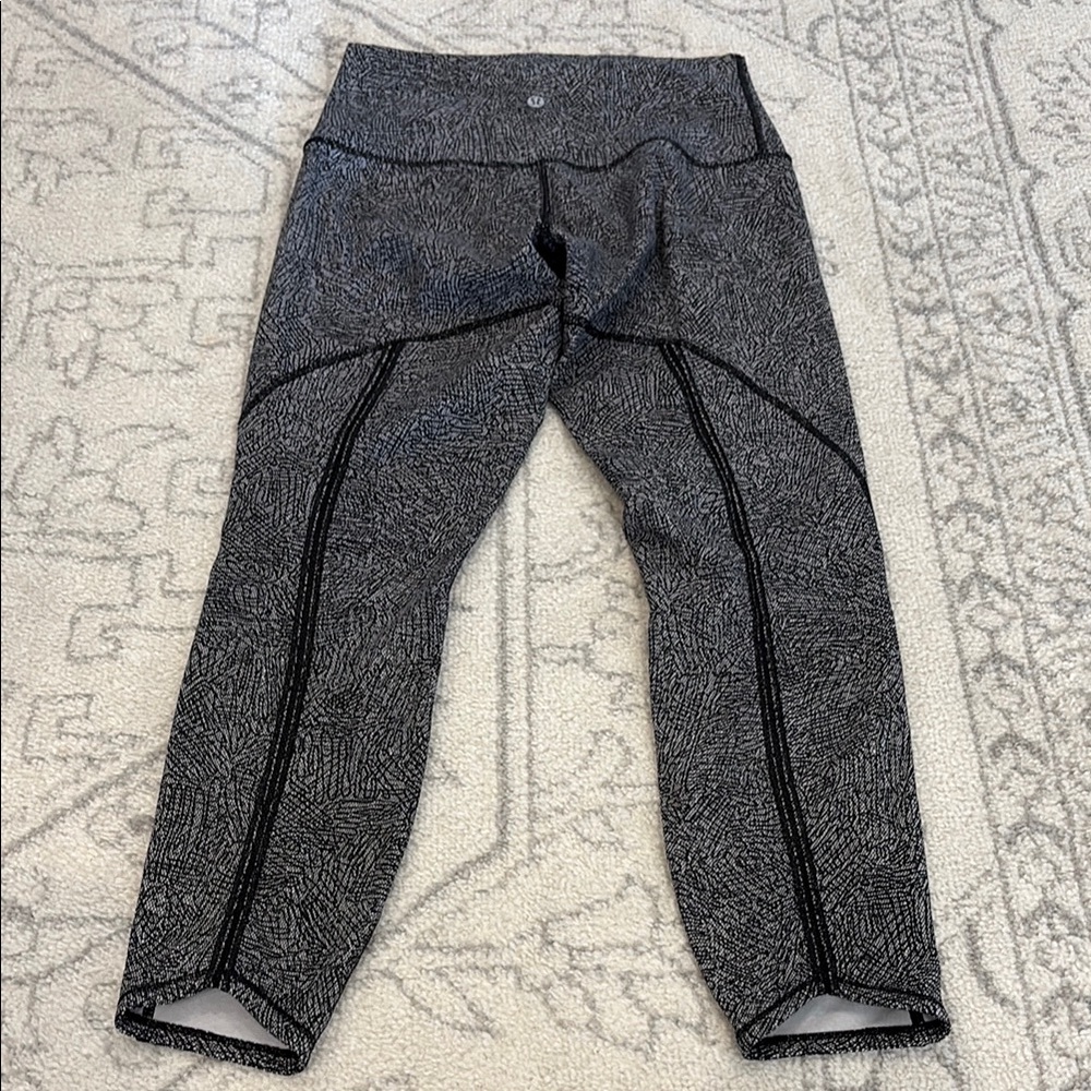 Lululemon Wunder Under Leggings Hi Rise Mesh Line Up Size 8 White Black